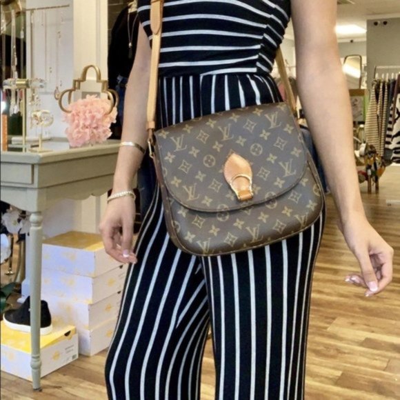 Louis Vuitton Handbags - Authentic Louis Vuitton sound cloud gm crossbody